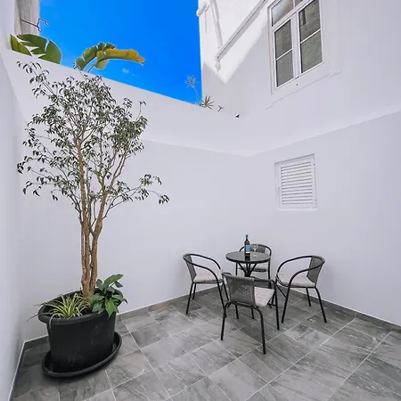 Apartment Casinha Amarela